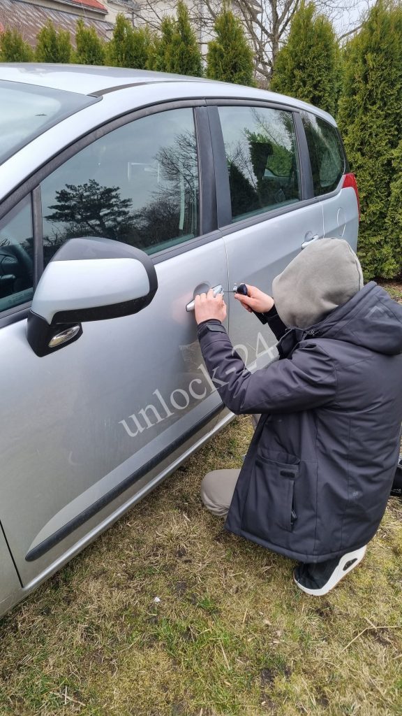 Awaryjne otwieranie samochodu PEUGEOT